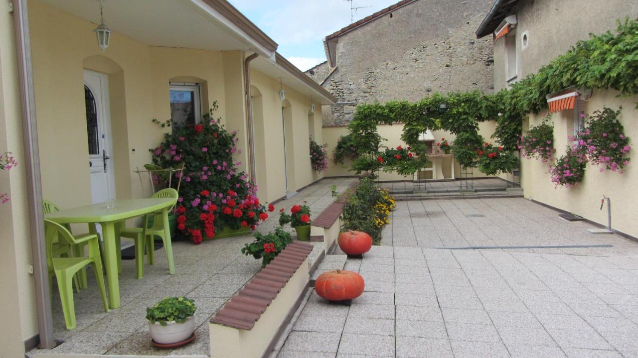 Les Glycines Bed and Breakfast Choloy Exteriör bild